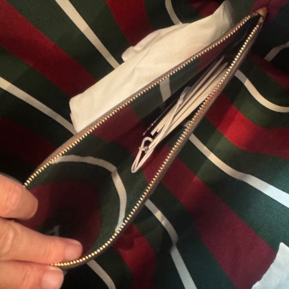 👜 Brand New Gucci Large Tote – Never Used – $2,200 (Retails $2,612.05) - Picture 6 of 9